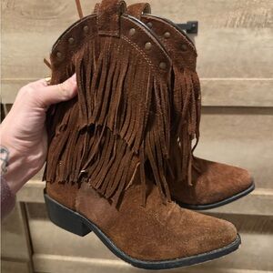 Shyanna Girls Fringe boots size 1